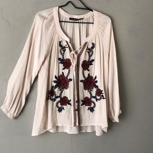 Adorable stitched flower top!
